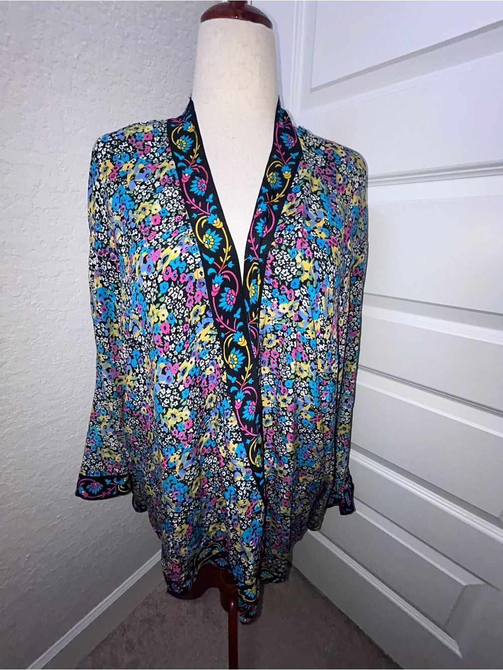 Tolani 100% Silk Mix Floral Open Front Kimono Top